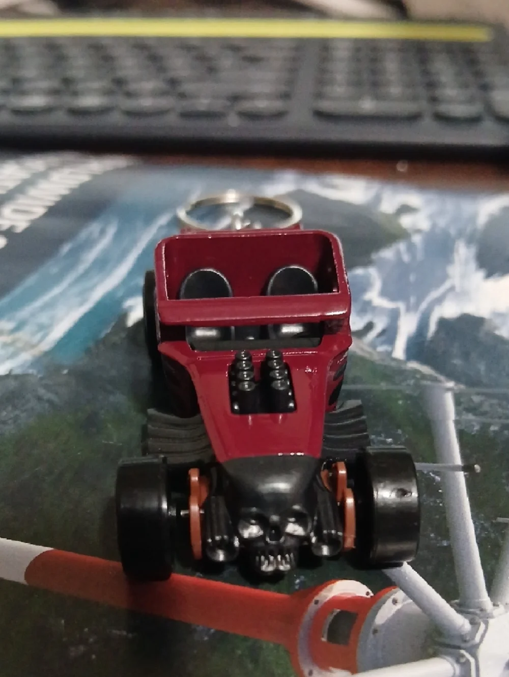 Keychain Bone Shaker Hot Wheels Maroon Die-Cast Car 1/64